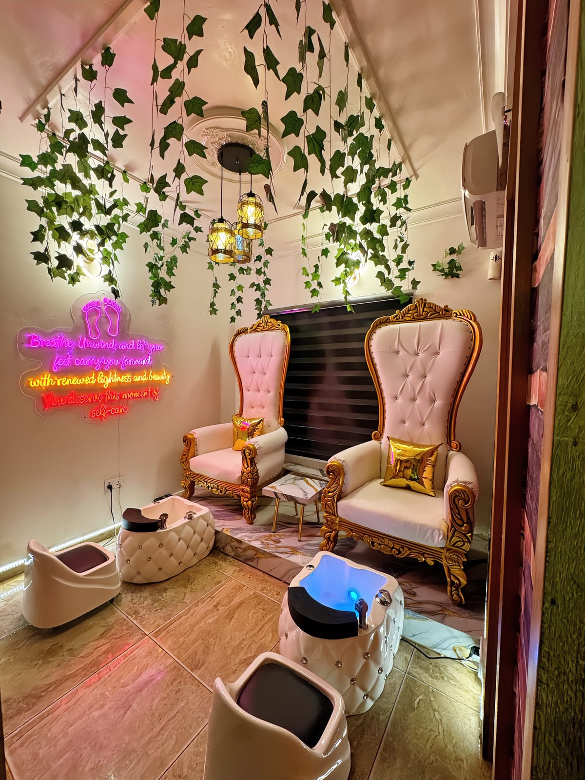 Beebella pedicure lounge with throne chairs